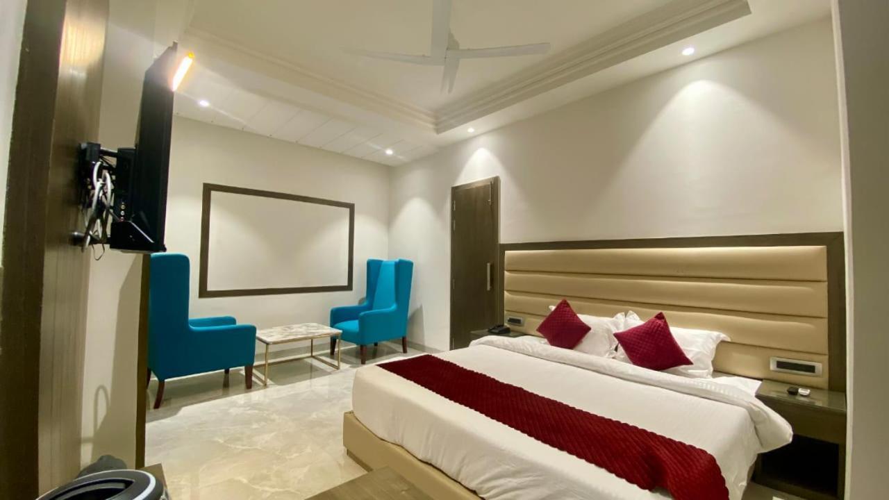 Luxe Resorts - Centrally Heated Air Conditioned Hotel In The Heart Of Kasauli Zewnętrze zdjęcie