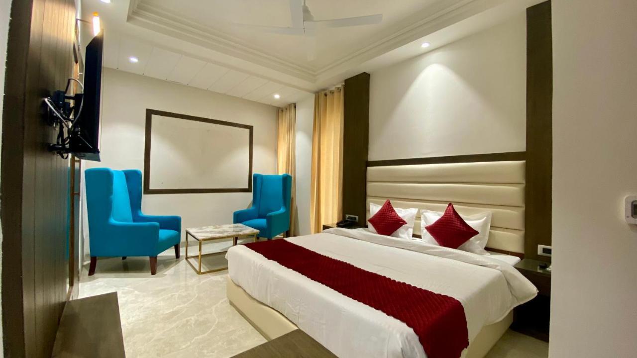 Luxe Resorts - Centrally Heated Air Conditioned Hotel In The Heart Of Kasauli Zewnętrze zdjęcie