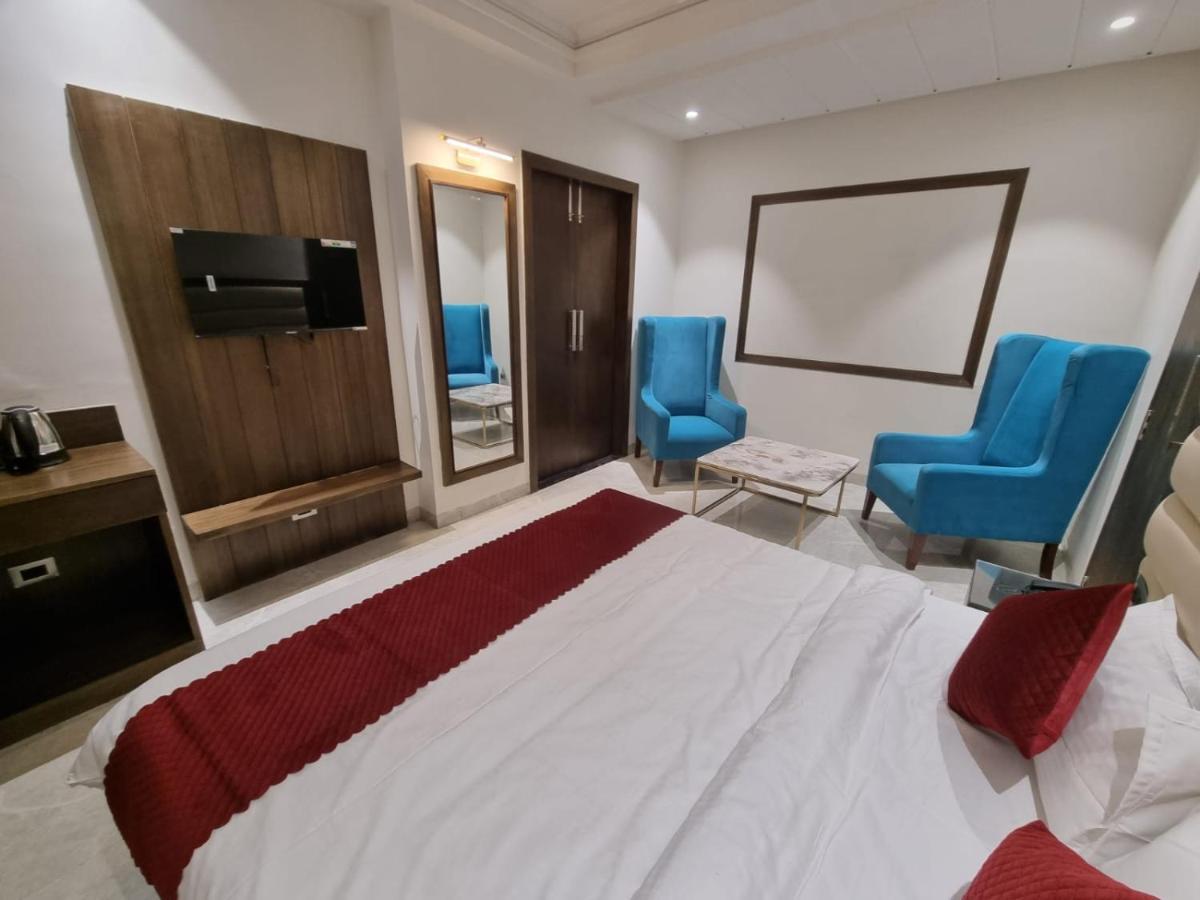 Luxe Resorts - Centrally Heated Air Conditioned Hotel In The Heart Of Kasauli Zewnętrze zdjęcie