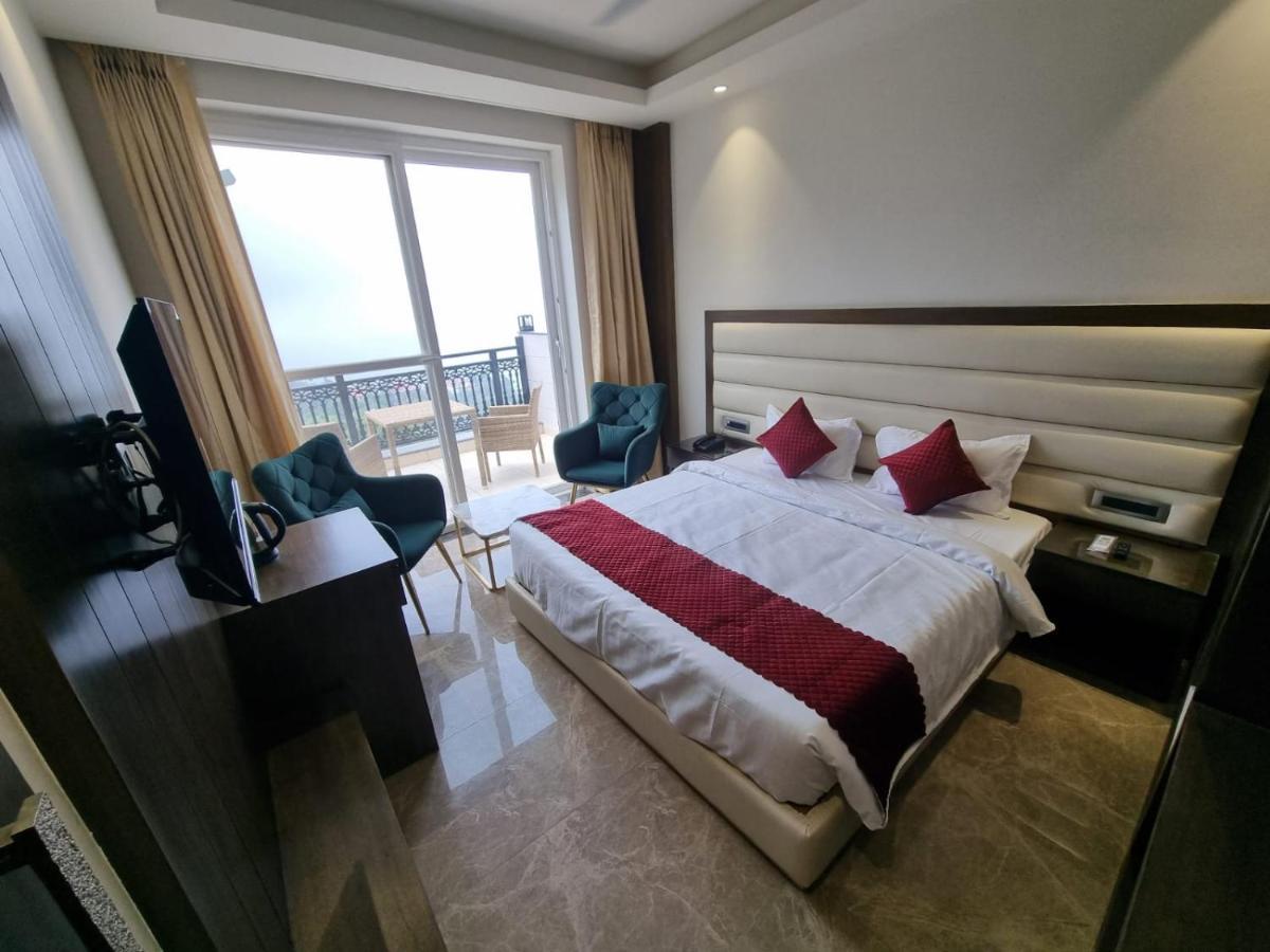 Luxe Resorts - Centrally Heated Air Conditioned Hotel In The Heart Of Kasauli Zewnętrze zdjęcie