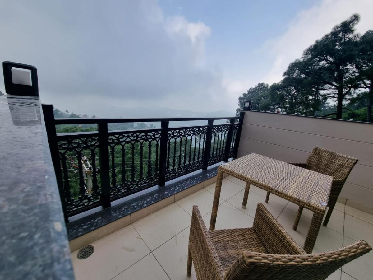 Luxe Resorts - Centrally Heated Air Conditioned Hotel In The Heart Of Kasauli Zewnętrze zdjęcie