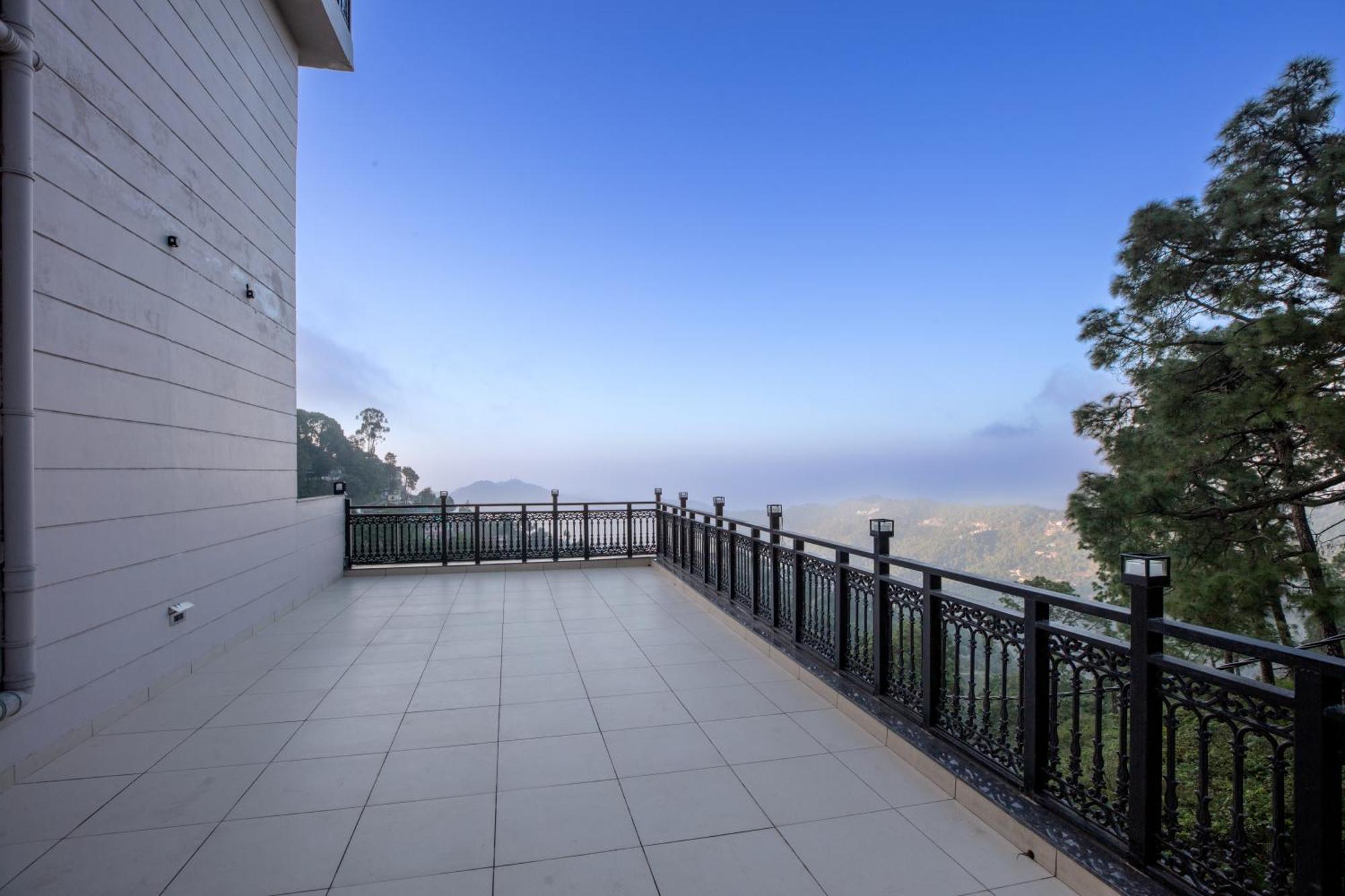 Luxe Resorts - Centrally Heated Air Conditioned Hotel In The Heart Of Kasauli Zewnętrze zdjęcie
