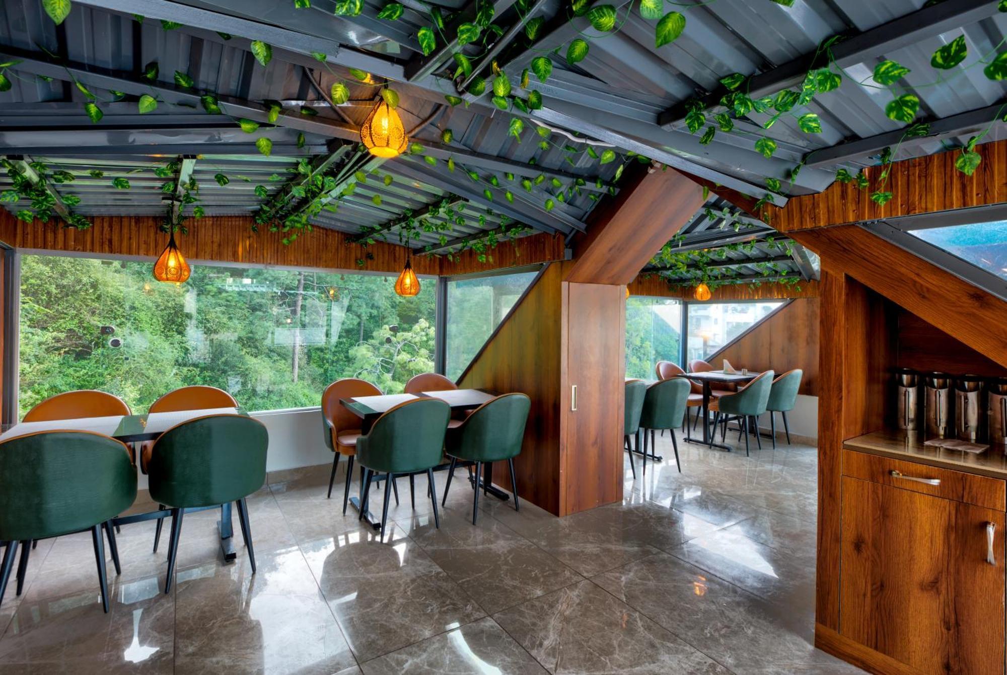 Luxe Resorts - Centrally Heated Air Conditioned Hotel In The Heart Of Kasauli Zewnętrze zdjęcie