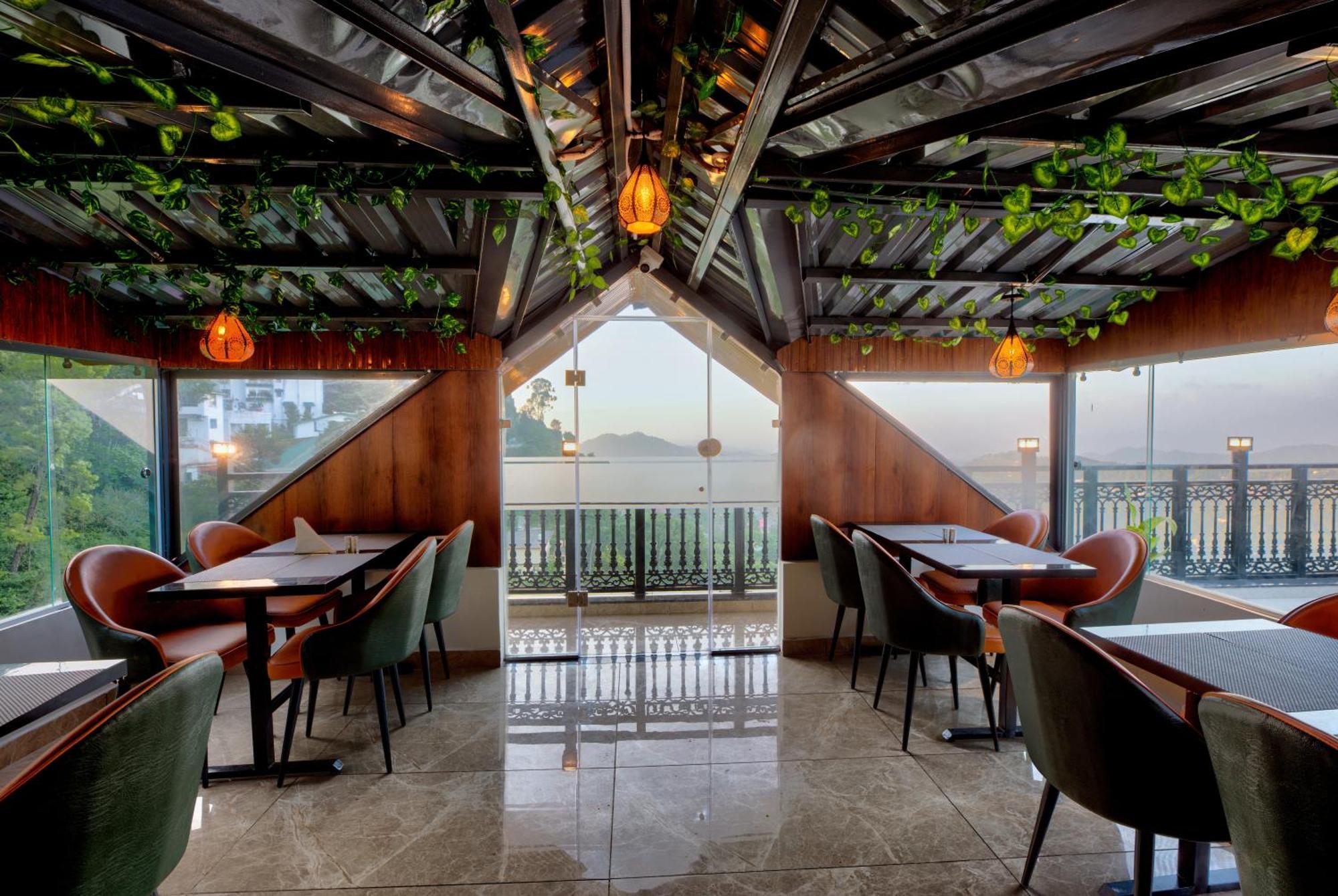 Luxe Resorts - Centrally Heated Air Conditioned Hotel In The Heart Of Kasauli Zewnętrze zdjęcie
