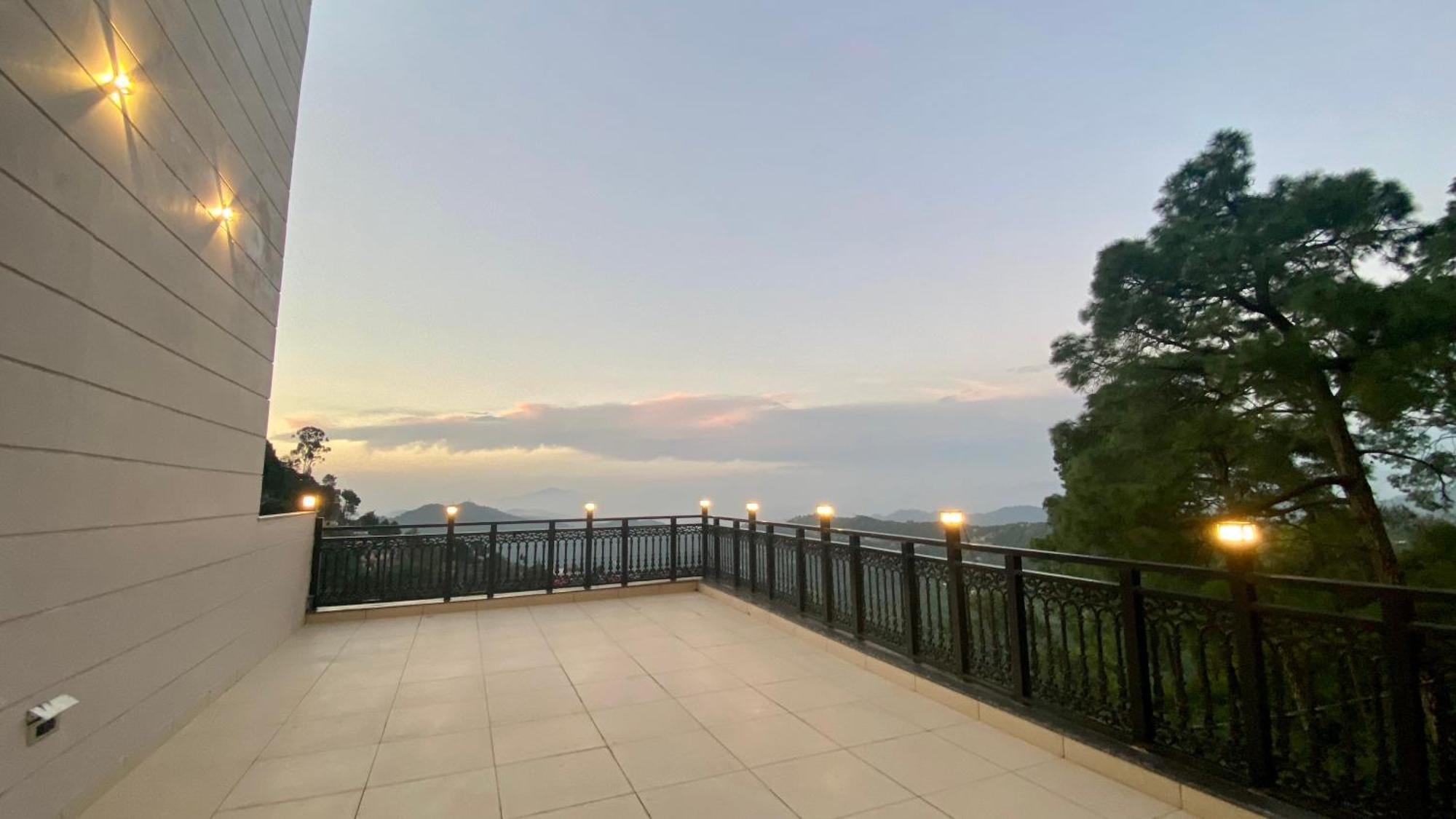 Luxe Resorts - Centrally Heated Air Conditioned Hotel In The Heart Of Kasauli Zewnętrze zdjęcie