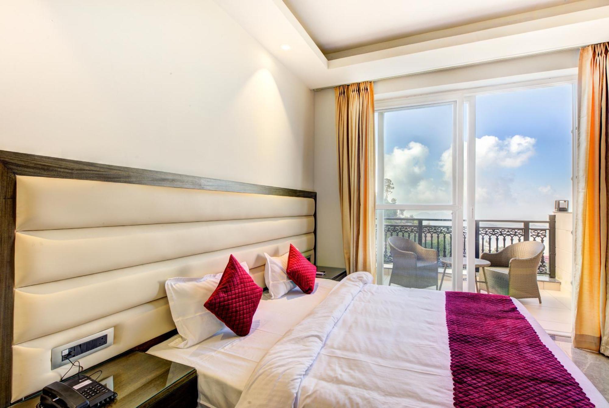Luxe Resorts - Centrally Heated Air Conditioned Hotel In The Heart Of Kasauli Zewnętrze zdjęcie