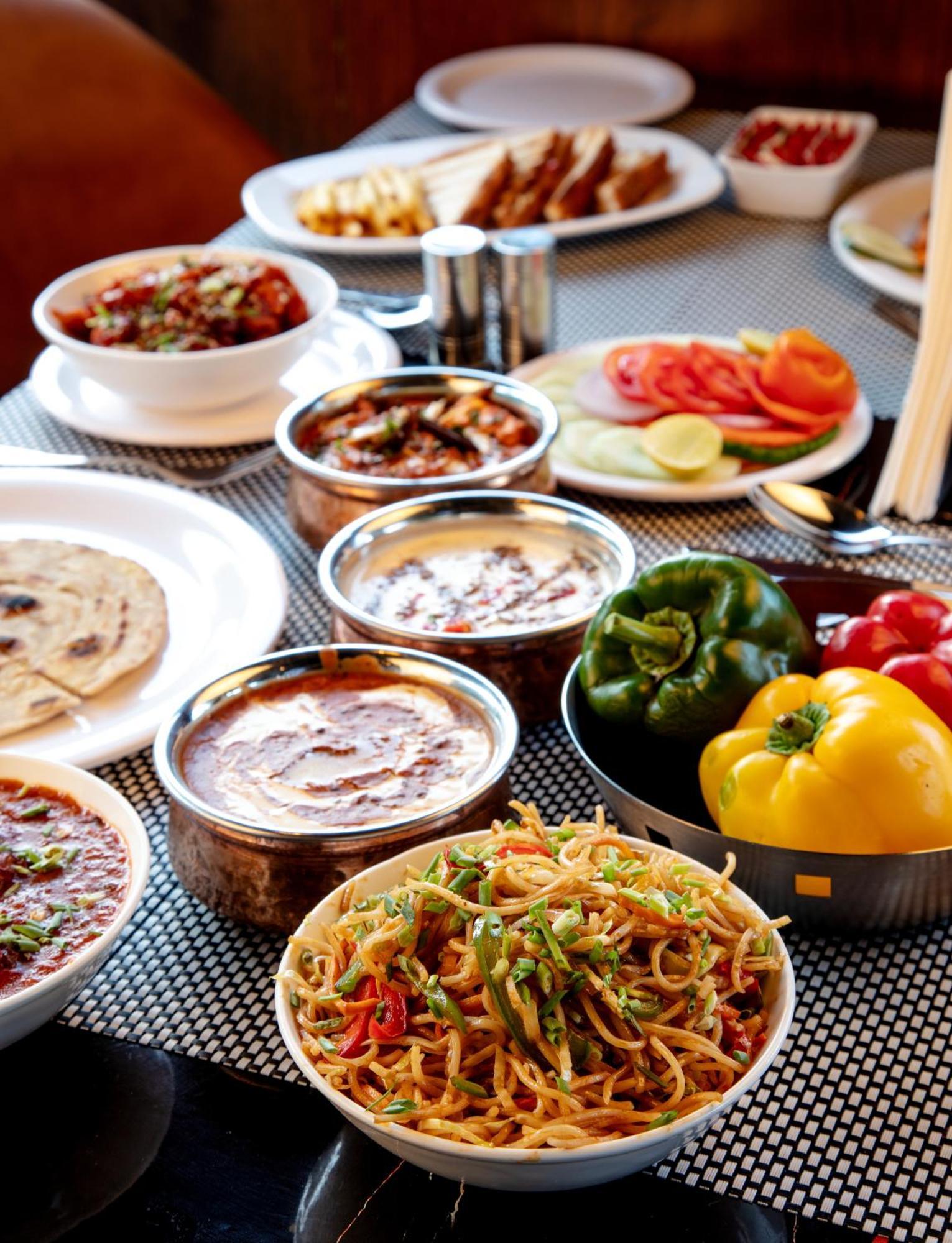 Luxe Resorts - Centrally Heated Air Conditioned Hotel In The Heart Of Kasauli Zewnętrze zdjęcie