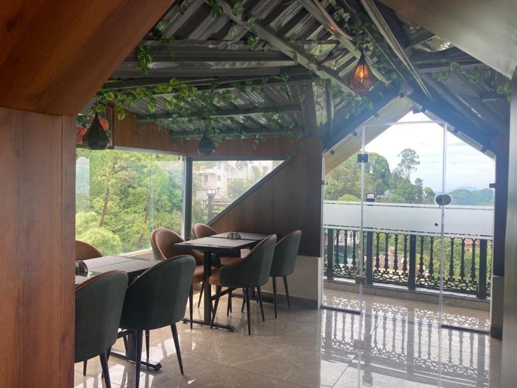 Luxe Resorts - Centrally Heated Air Conditioned Hotel In The Heart Of Kasauli Zewnętrze zdjęcie