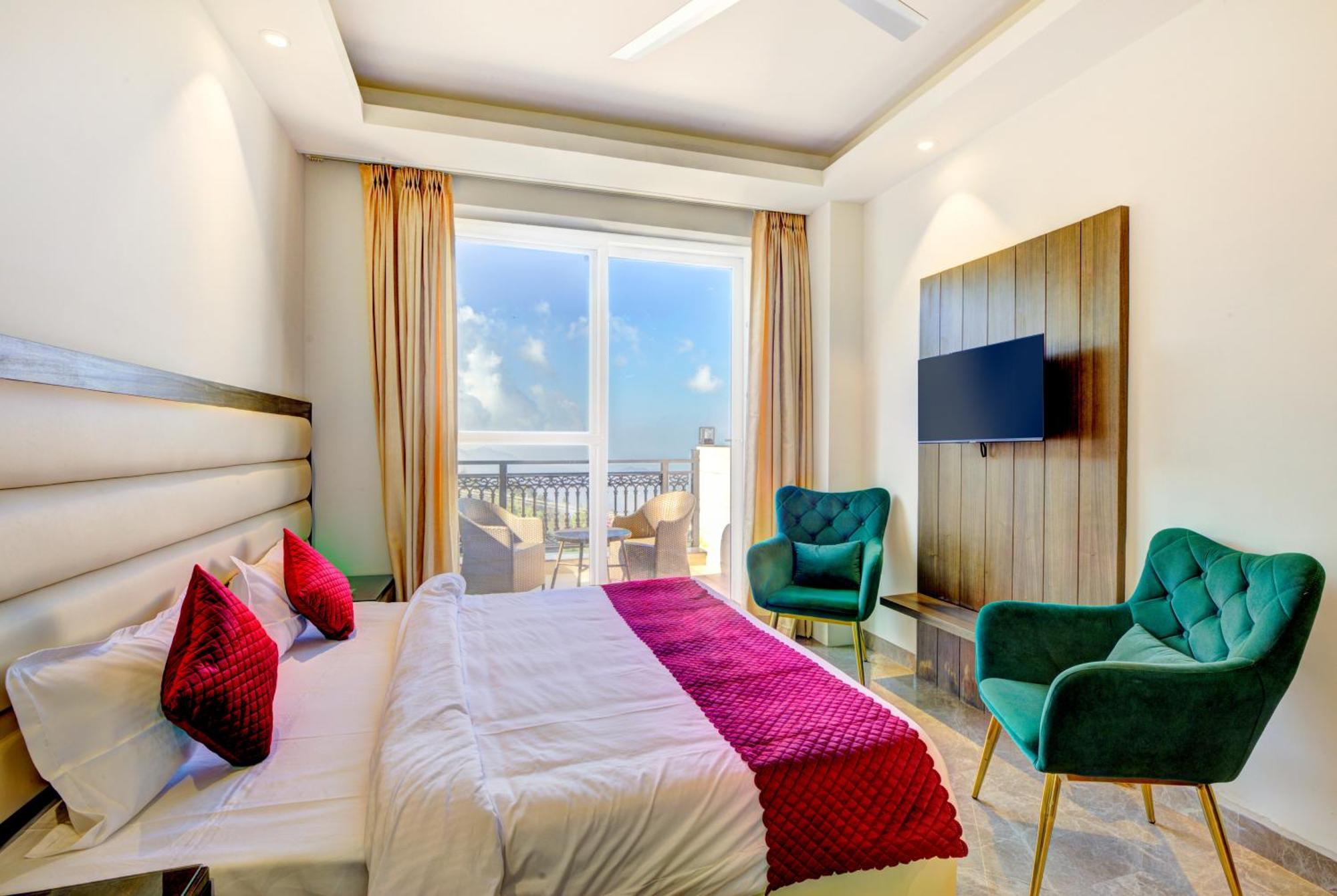Luxe Resorts - Centrally Heated Air Conditioned Hotel In The Heart Of Kasauli Zewnętrze zdjęcie