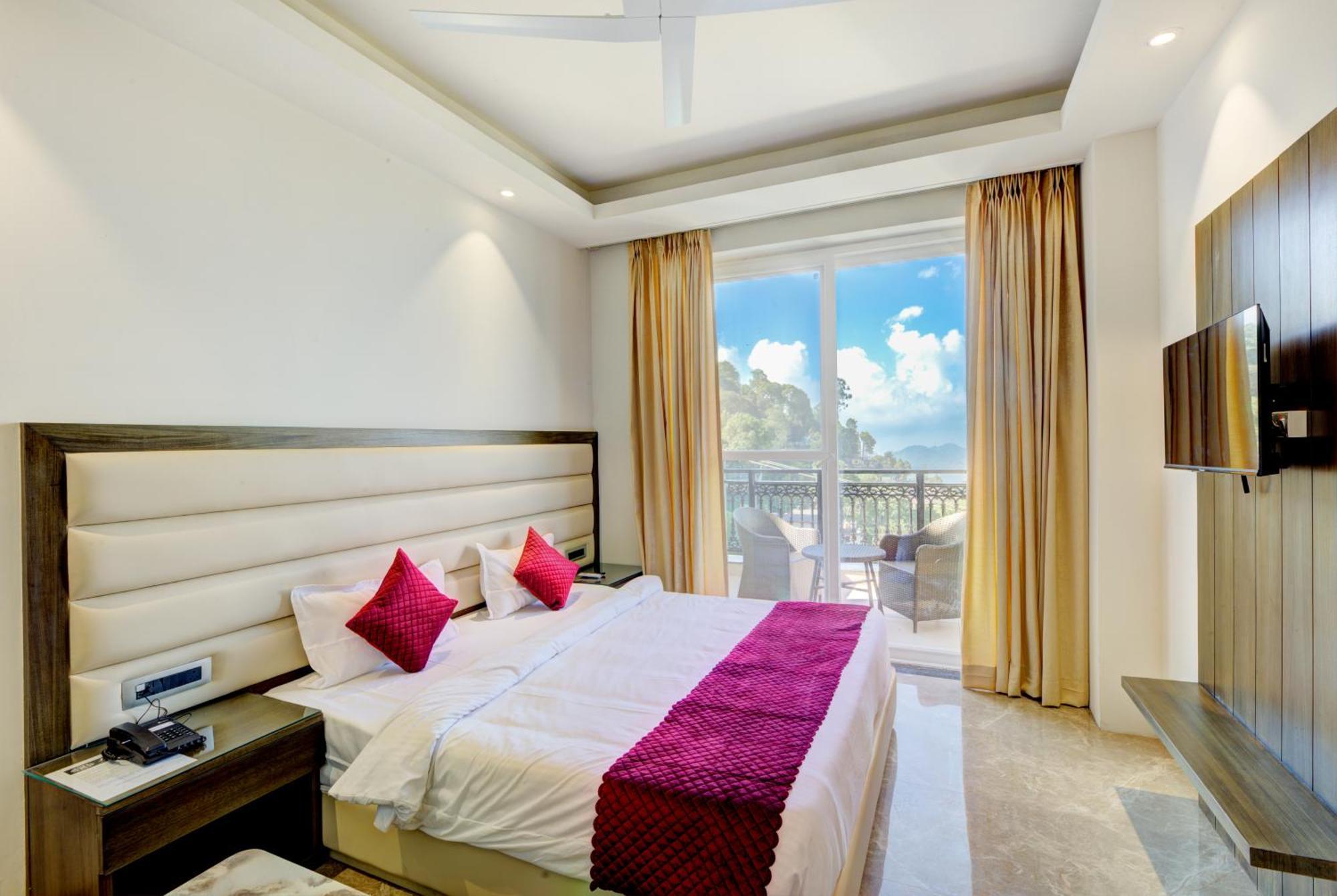 Luxe Resorts - Centrally Heated Air Conditioned Hotel In The Heart Of Kasauli Zewnętrze zdjęcie